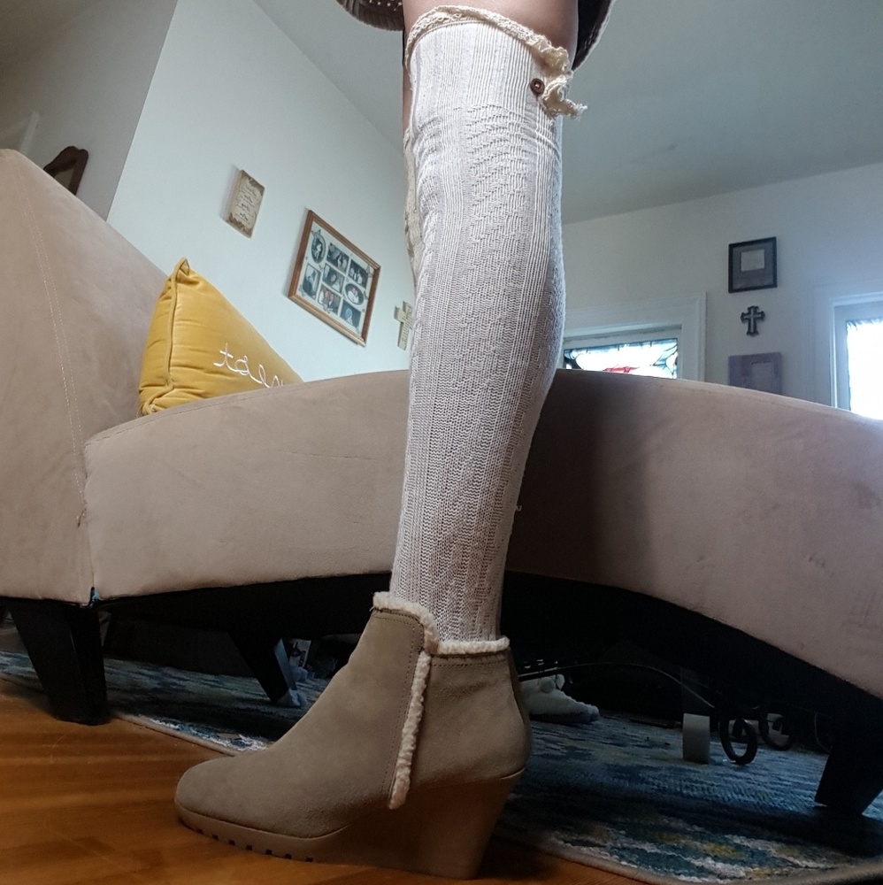 Darling Ankle Boots/Looks like the Uggs